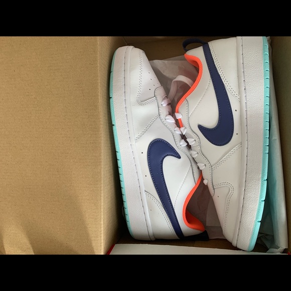 Nike Low Borough - Picture 5 of 6